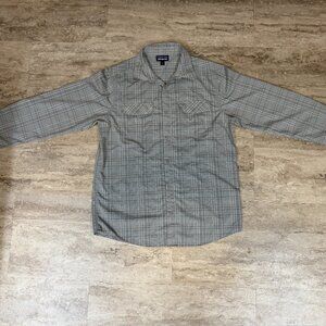 Patagonia Shirt Mens Size Medium Gray Plaid Long sleeve Button Up Plaid
